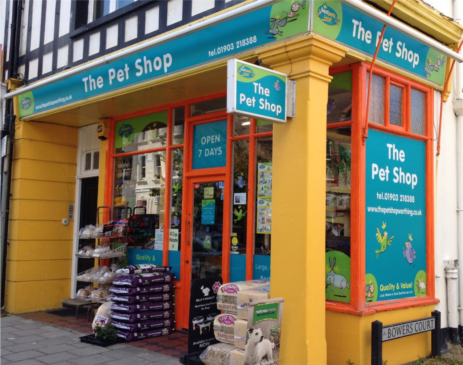 the pet shop, shop front. Rowlands Road in Worthing
